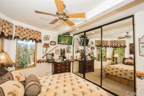 Peaceful Cabin Home With Breathtaking View!