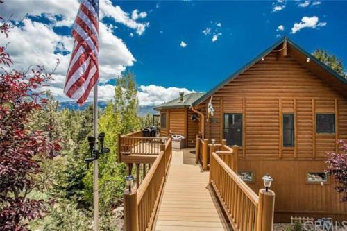 Peaceful Cabin Home With Breathtaking View!