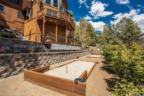 Peaceful Cabin Home With Breathtaking View!