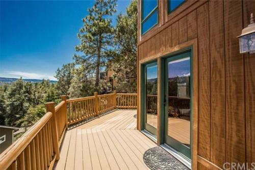 Peaceful Cabin Home With Breathtaking View!