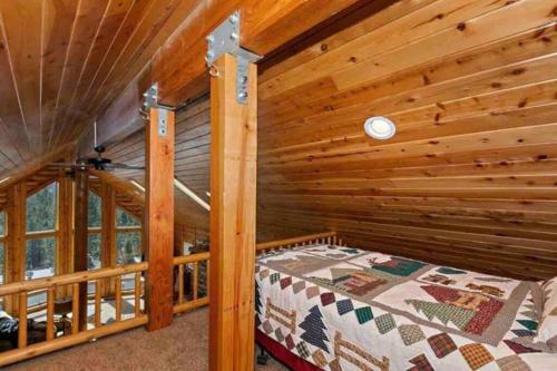 Peaceful Cabin Home With Breathtaking View!