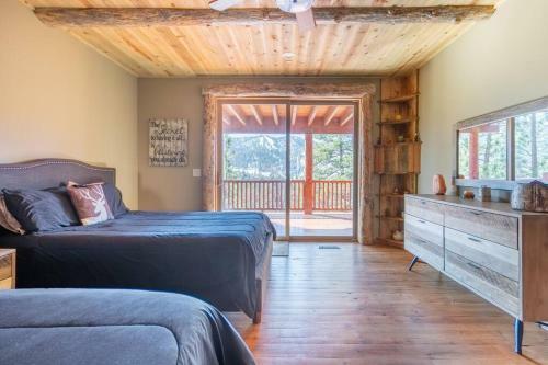 Nena's Nook Moonridge Log Mansion