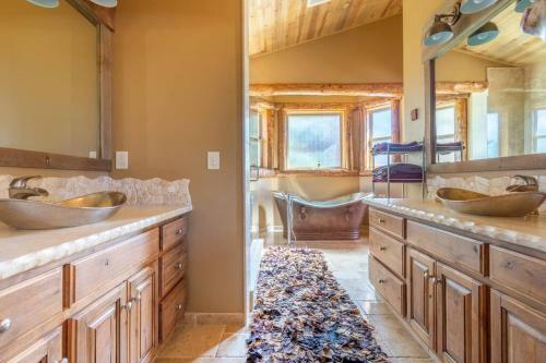 Nena's Nook Moonridge Log Mansion