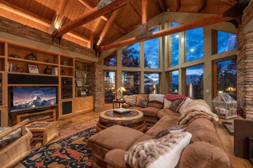 10 - Wild Horse Estate Cabin