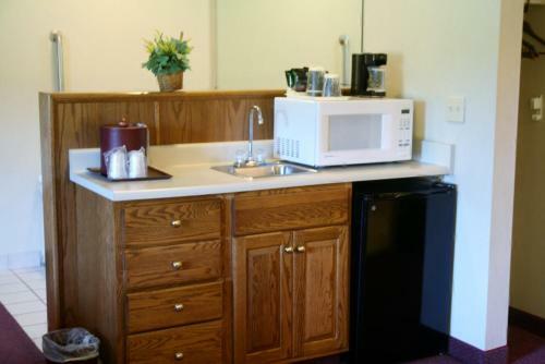 Hotel National Heritage Inn And Suites