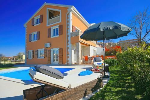 Romantic Villa Leon With Private Pool & 5 Bedrooms