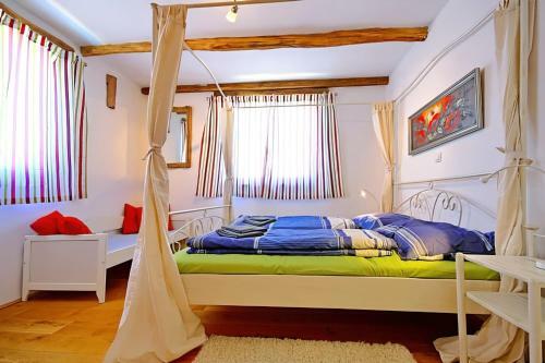 Romantic Villa Leon With Private Pool & 5 Bedrooms
