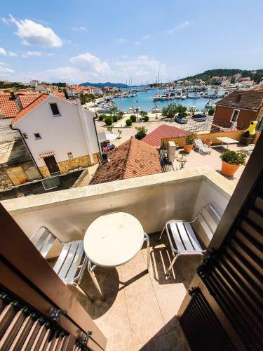 Apartments First Row By The Sea Jezera Murter