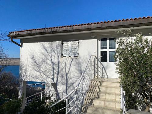 Sea View Apartment, 4 Min. By Foot To Main Beach