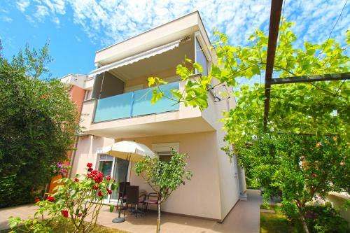 Hostal Apartment And Room Ramzija 2193