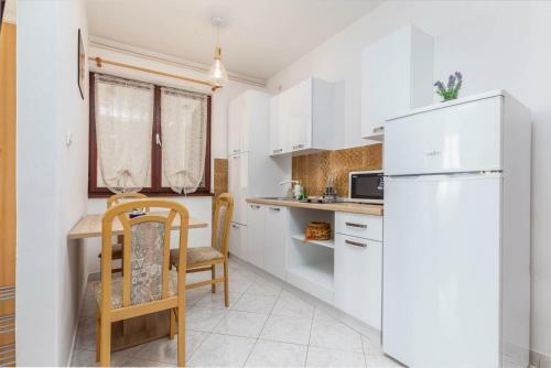 Lovely Apartments In Valbandon