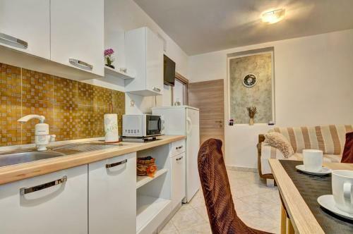 Lovely Apartments In Valbandon