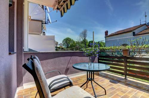 Lovely Apartments In Valbandon
