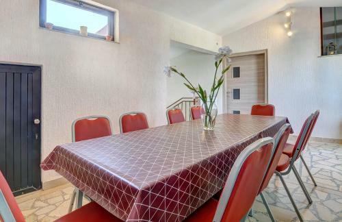 Lovely Apartments In Valbandon