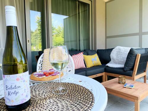 A Chic Lakeside Dig - Alexandra Apartment Fonyod