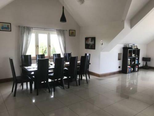 Villa Luxury Idyllic Lake View Setting With Hot Tub