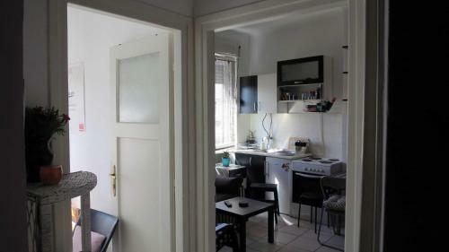 Bright & Cozy Apartment In City Center