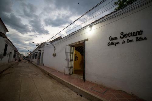 Hostal Casa Serrano - Callej�n de Don Blas Hab. Yaya