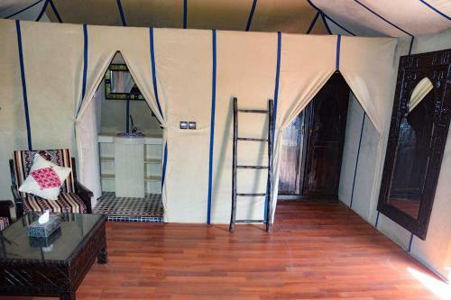 Relaxing Desert Camp - Luxury & Royal