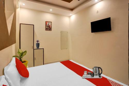 Oyo 90820 Hotel Luxury Inn