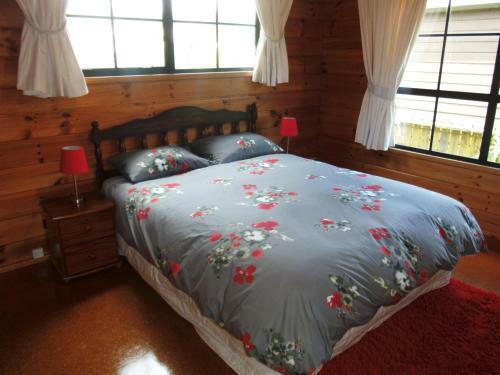 Tui Retreat - Matarangi Holiday Home