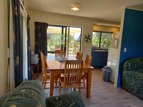 Palm Retreat - Matarangi Holiday Home