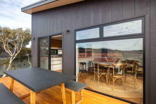 Stone & Crow - Beautiful Home Away From Home!