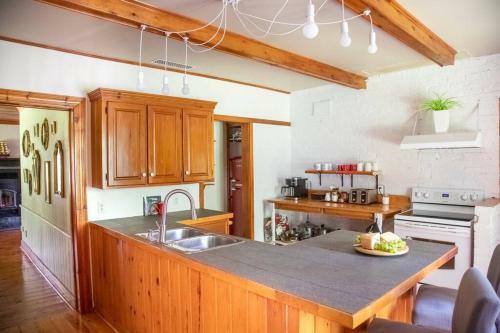 Villa Chic Antique, Bord de Lac � 30 Min de Tremblant