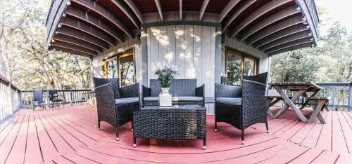 Crestline Luxury All-suite Retreat With Lakeview