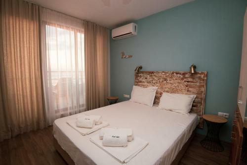 Romantic Getaway 1-bd Apartment With Sea View