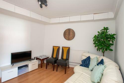 Motel Studio Apartment By Rajmoni Retrearts