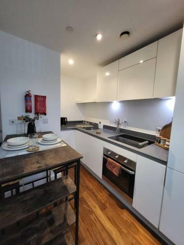 Modern City Centre Apartment (Sleeps 4)