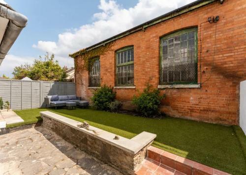 Amprenta House- Gorgeous Interior Designed 3 Bedroom Home