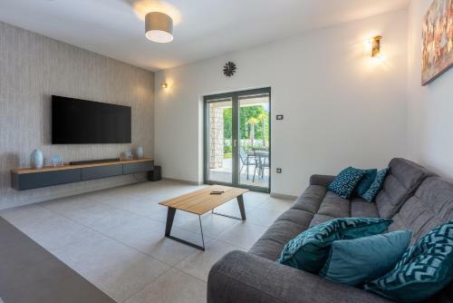 Villa Palma With Private Pool / Croatia