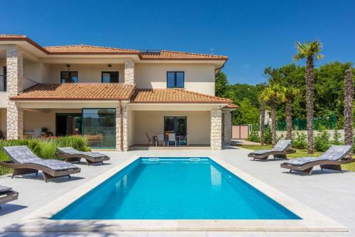 Villa Palma With Private Pool / Croatia