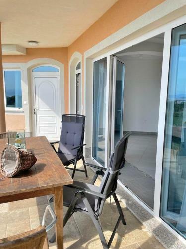 Apartment With Terrace And Sea View 2