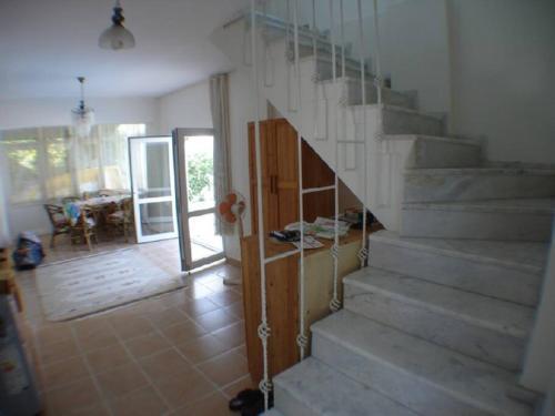 Large House Top Location (Only 100m To The Beach)