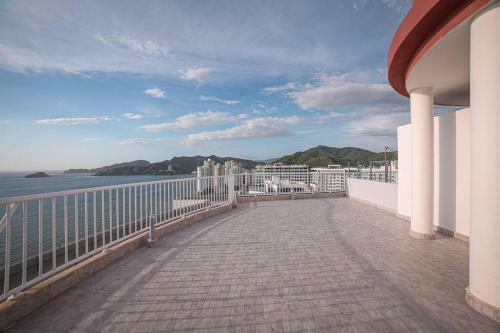 Modern Apartment With Spectacular Sea View.