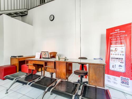 Hotel Spot On 91374 Asia Stay Semarang