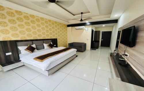 Hotel Blue Pine