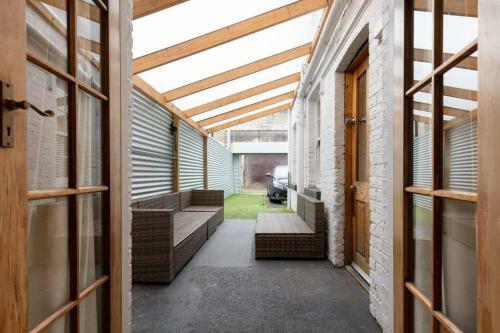Apartamento A Modern Home With Old-world Charm In Bathurst