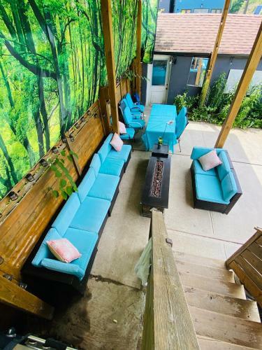 Signature 2 Bedrooms Apartment Space Share Toronto