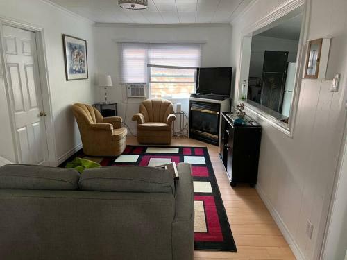 Cheerful Beautiful Cottage 3 Bedroon