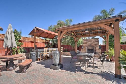 Upscale Winchester Gem With Yard, Gym And 2 Bars!