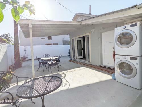 2 Bed / 2 Bath Steps From Circle Of Orange