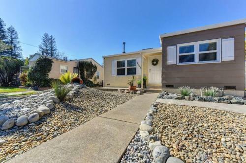 Artsy 2br Home 5 Min From Ucd Med Ctr & Sac State