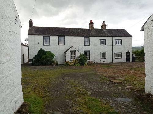 Old Hall Farmhouse, Sleeps 6. Dogs Welcome.