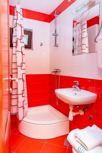 Hostal Apartments Mikuli? Rogoznica