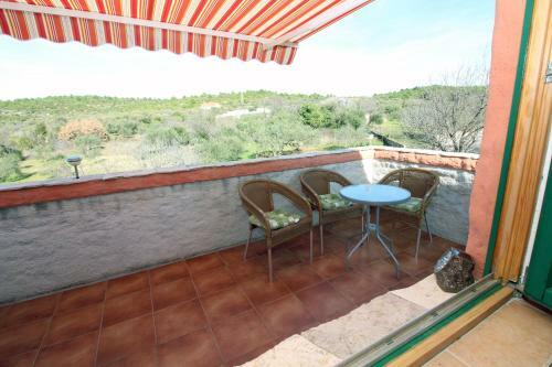 Hostal 4 Bedroom Guest House In Tisno