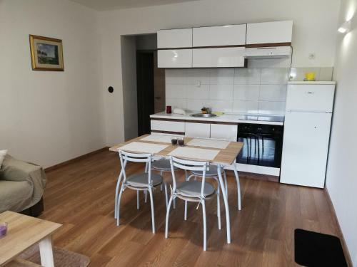Apartmani I Kamp Turanj-?amuga